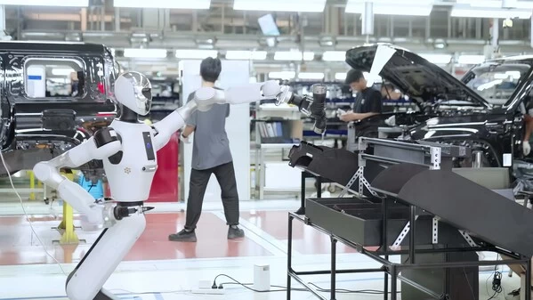 中国第一具身大模型获21亿元融资，银河通用机器人估值突破20